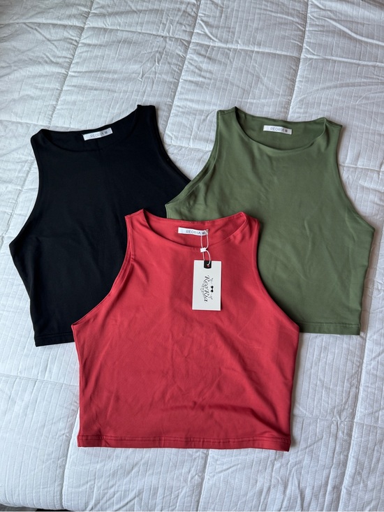 ReoRia Tops - ReoRia halter neck cropped tank top bundle size M